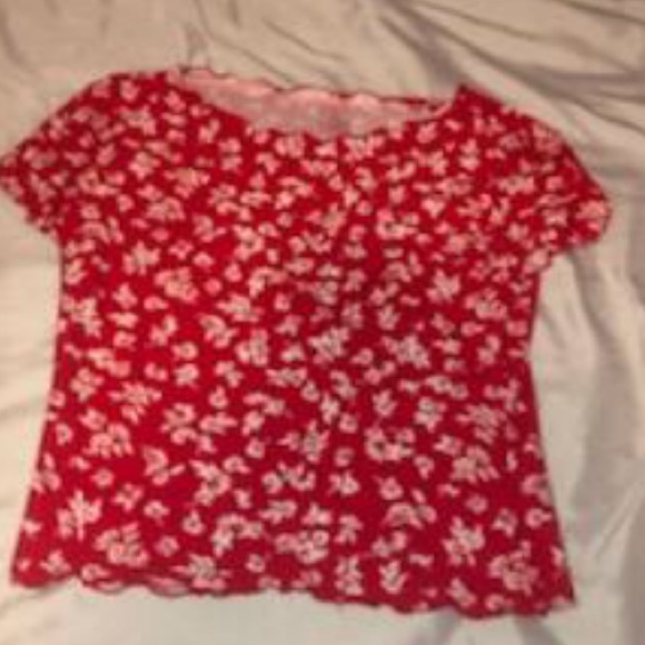 Red short sleeve ruffed shirt - Picture 2 of 2